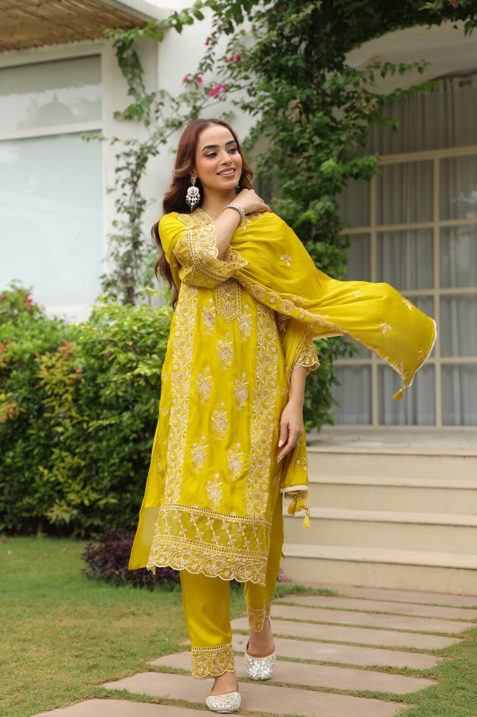 Bahuranisaree.com brings you the finest saree collection for every occasion. From elegant bridal sarees and stylish party wear sarees to designer saree online, explore stunning fabrics like silk, cotton, banarasi, and georgette sarees. Buy saree online easily with fast delivery, secure payment, and hassle-free returns. Redefine your ethnic style with Bahurani Saree – where tradition meets trend and every woman shines with grace.